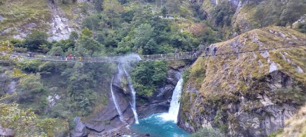20 fact you should know about Manaslu Larkey Pass Trek 5 bridge